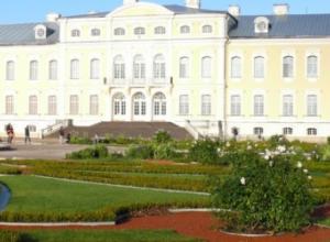 Rundāles pils ir pieejama cilvēkiem ar kustību traucējumiem