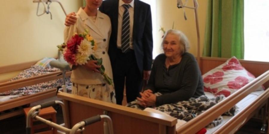 Ērgļu novada sociālās aprūpes centrs saņem vērtīgu dāvinājumu no deputāta Arta Pabrika