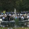 Orķestris uzstājas Parīzes parkā