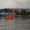 Laiva uz Daugavas vakara gaismā