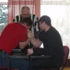 Roku cīņas duelis tiesneša uzraudzībā